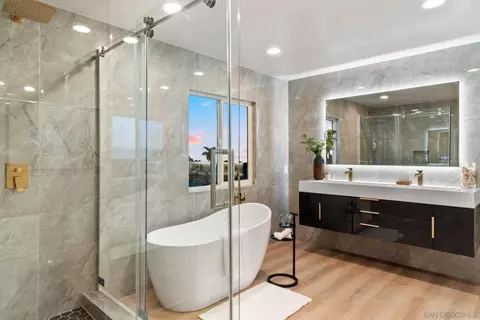 Bath - 1853 Sunset Hill Dr, Carlsbad, CA 92008 photo 2 of 4