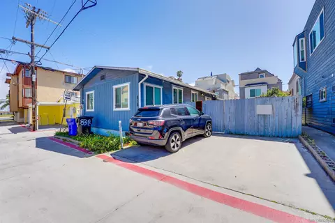 838 Portsmouth Ct, San Diego, CA 92109