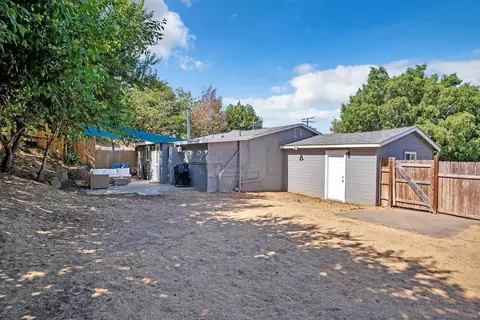 Exterior - 510 Porter St, Fallbrook, CA 92028 photo 6 of 13