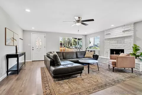 Living - 510 Porter St, Fallbrook, CA 92028 photo 2 of 4