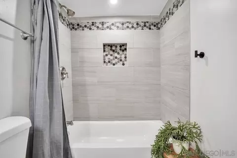 Bath - 510 Porter St, Fallbrook, CA 92028 photo 1 of 3