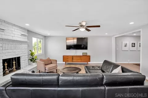 Living - 510 Porter St, Fallbrook, CA 92028 photo 3 of 4