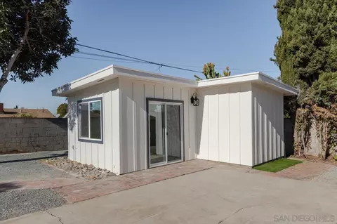 Exterior - 370 Alpine Ave, Chula Vista, CA 91910 photo 5 of 8