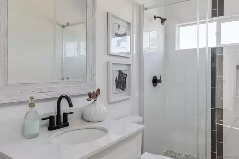 Bath - 788 Bennett Ave, Escondido, CA 92026 photo 1 of 4