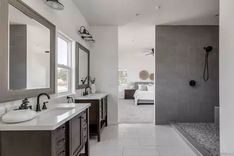 Bath - 788 Bennett Ave, Escondido, CA 92026 photo 2 of 4