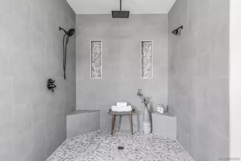 Bath - 788 Bennett Ave, Escondido, CA 92026 photo 3 of 4