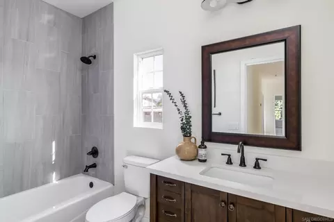 Bath - 788 Bennett Ave, Escondido, CA 92026 photo 4 of 4