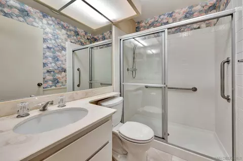 Bath - 1981 Springdale Ln, Encinitas, CA 92024 photo 2 of 2
