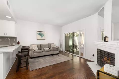 Living - 817 Summerhill Ct, Encinitas, CA 92024 photo 4 of 4