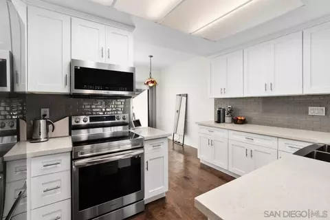 Kitchen - 817 Summerhill Ct, Encinitas, CA 92024 photo 3 of 5