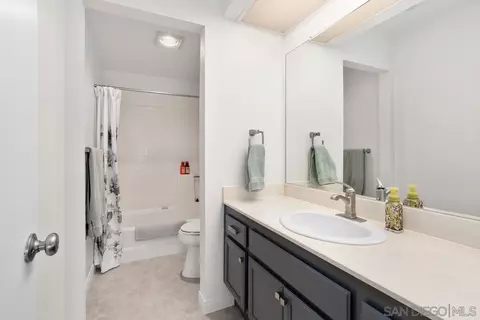 Bath - 817 Summerhill Ct, Encinitas, CA 92024 photo 4 of 5