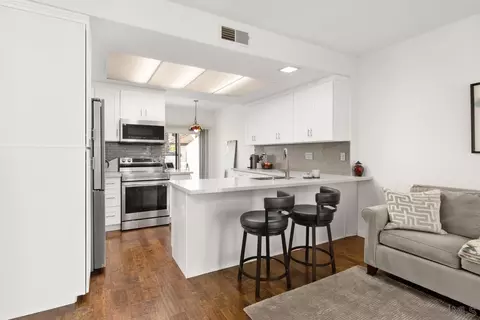 Kitchen - 817 Summerhill Ct, Encinitas, CA 92024 photo 1 of 5