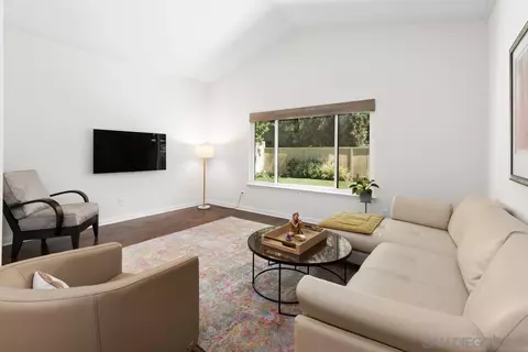 Living - 817 Summerhill Ct, Encinitas, CA 92024 photo 1 of 4