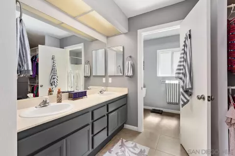 Bath - 817 Summerhill Ct, Encinitas, CA 92024 photo 3 of 5