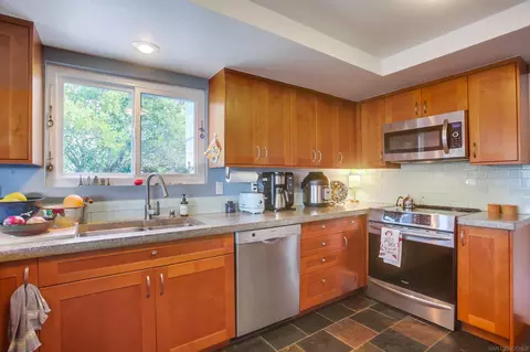 Kitchen - 925 Berkeley Way, Vista, CA 92084 photo 4 of 6