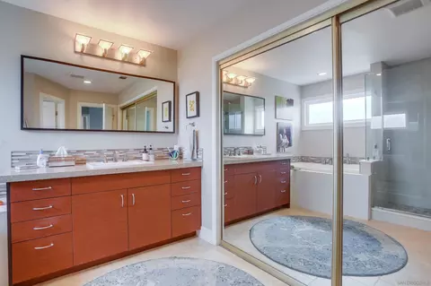 Bath - 925 Berkeley Way, Vista, CA 92084 photo 5 of 7