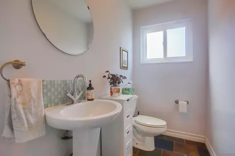 Bath - 925 Berkeley Way, Vista, CA 92084 photo 2 of 7