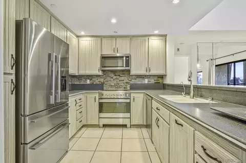 12122 Royal Birkdale Row #405, San Diego, CA 92128