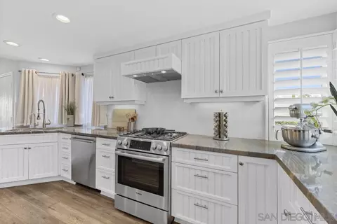 Kitchen - 6905 Whitecap Dr, Carlsbad, CA 92011 photo 5 of 10
