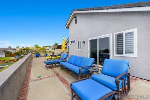 Exterior - 6905 Whitecap Dr, Carlsbad, CA 92011 photo 8 of 14