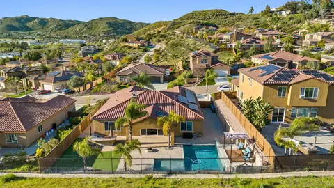 1521 Los Senderos, Santee, CA 92071
