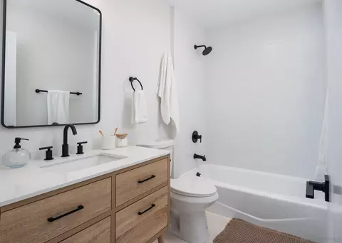 Bath - 9841 Mozelle Ln, La Mesa, CA 91941 photo 4 of 4