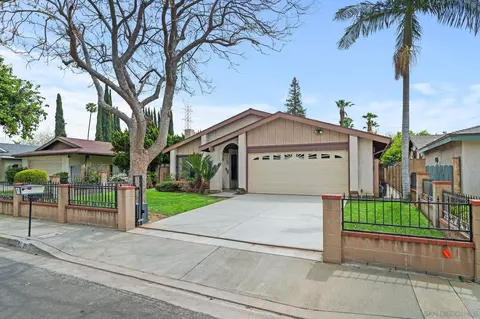 216 E Kirkwall Rd, Azusa, CA 91702