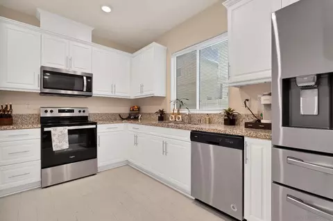 Kitchen - 10719 Porter Ter, Spring Valley, CA 91978 photo 2 of 8
