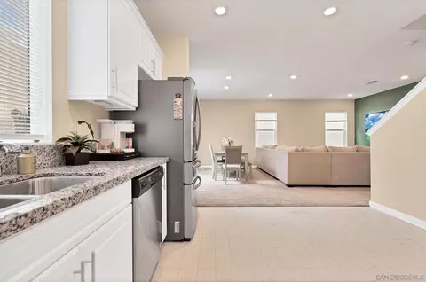 Kitchen - 10719 Porter Ter, Spring Valley, CA 91978 photo 6 of 8