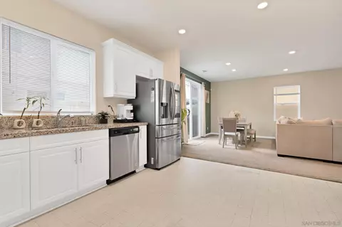 Kitchen - 10719 Porter Ter, Spring Valley, CA 91978 photo 5 of 8