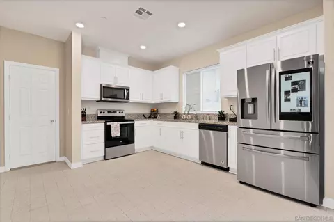 Kitchen - 10719 Porter Ter, Spring Valley, CA 91978 photo 1 of 8