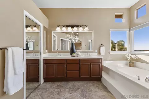 Bath - 8004 Eclipse Rd, San Diego, CA 92129 photo 4 of 7