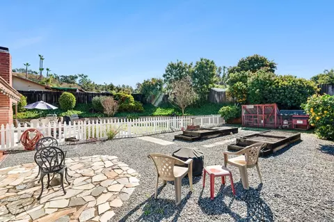 Exterior - 3635 Oak Cliff Dr, Fallbrook, CA 92028 photo 5 of 6