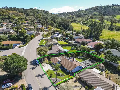 View/Area - 3635 Oak Cliff Dr, Fallbrook, CA 92028 photo 2 of 6