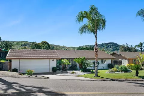 Exterior - 3635 Oak Cliff Dr, Fallbrook, CA 92028 photo 1 of 6