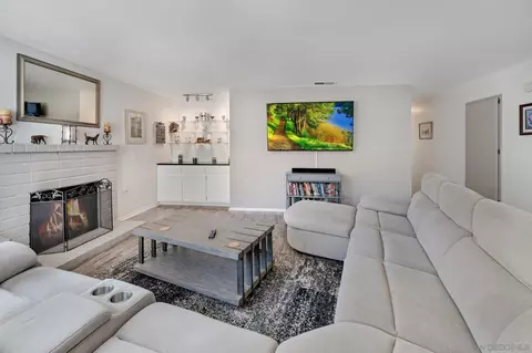 Living - 3635 Oak Cliff Dr, Fallbrook, CA 92028 photo 2 of 3