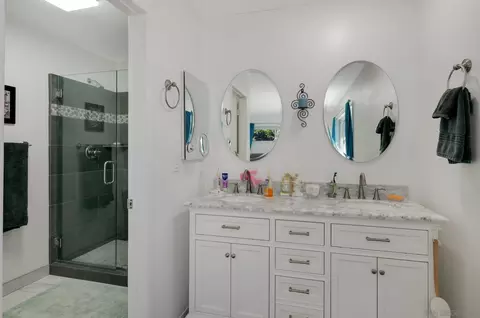 Bath - 3635 Oak Cliff Dr, Fallbrook, CA 92028 photo 1 of 3