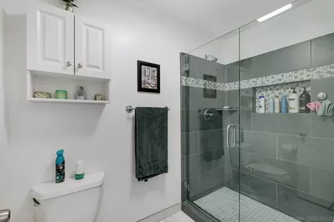 Bath - 3635 Oak Cliff Dr, Fallbrook, CA 92028 photo 2 of 3