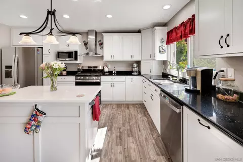 3635 Oak Cliff Dr, Fallbrook, CA 92028