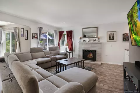 Living - 3635 Oak Cliff Dr, Fallbrook, CA 92028 photo 1 of 3