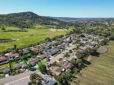 View/Area - 3635 Oak Cliff Dr, Fallbrook, CA 92028 photo 5 of 6