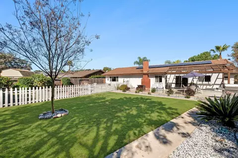 Exterior - 3635 Oak Cliff Dr, Fallbrook, CA 92028 photo 4 of 6