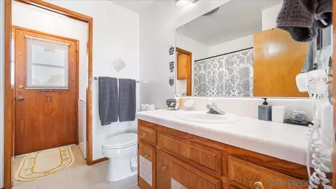 Bath - 20625 Tonawanda Rd, Apple Valley, CA 92307 photo 1 of 1
