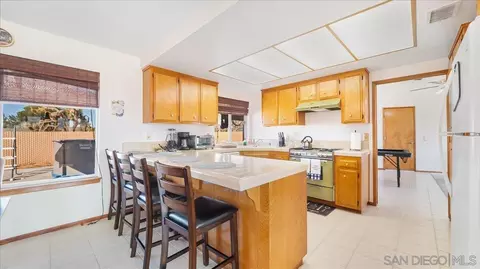 Kitchen - 20625 Tonawanda Rd, Apple Valley, CA 92307 photo 1 of 3