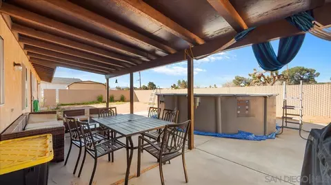 Exterior - 20625 Tonawanda Rd, Apple Valley, CA 92307 photo 2 of 3