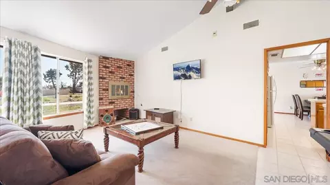 Living - 20625 Tonawanda Rd, Apple Valley, CA 92307 photo 3 of 5