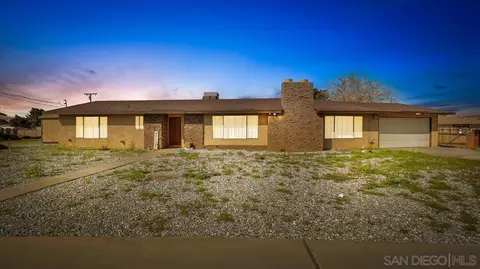 20625 Tonawanda Rd, Apple Valley, CA 92307