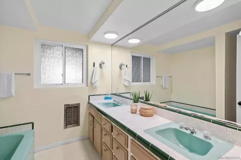 Bath - 1715 Pepper Dr, El Cajon, CA 92021 photo 1 of 4