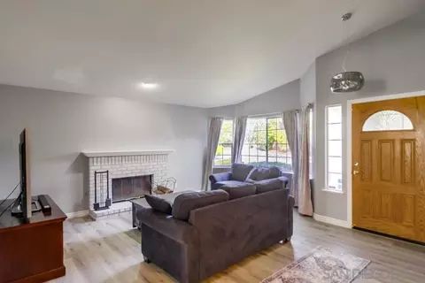 Living - 13105 Lakeshore Dr, Lakeside, CA 92040 photo 2 of 7