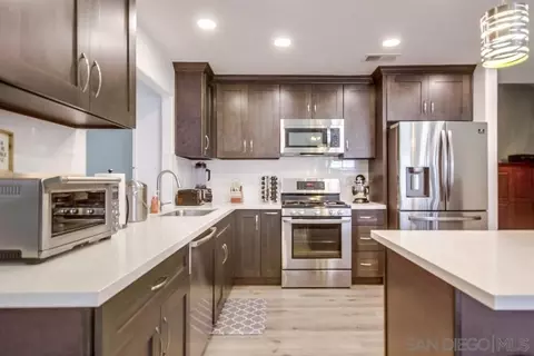 Kitchen - 13105 Lakeshore Dr, Lakeside, CA 92040 photo 5 of 7